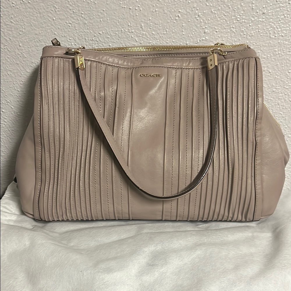 Coach Madison cafe carryall in pintuck leather design with edge painted straps